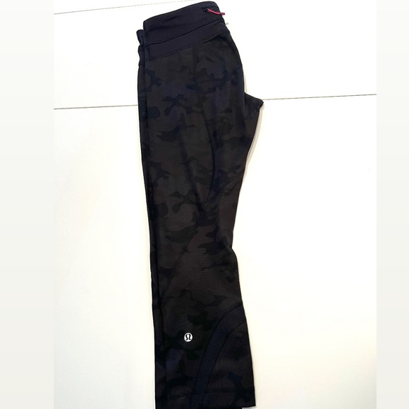 lululemon | Inspire Crop | size 6 | camo print - Picture 7 of 8